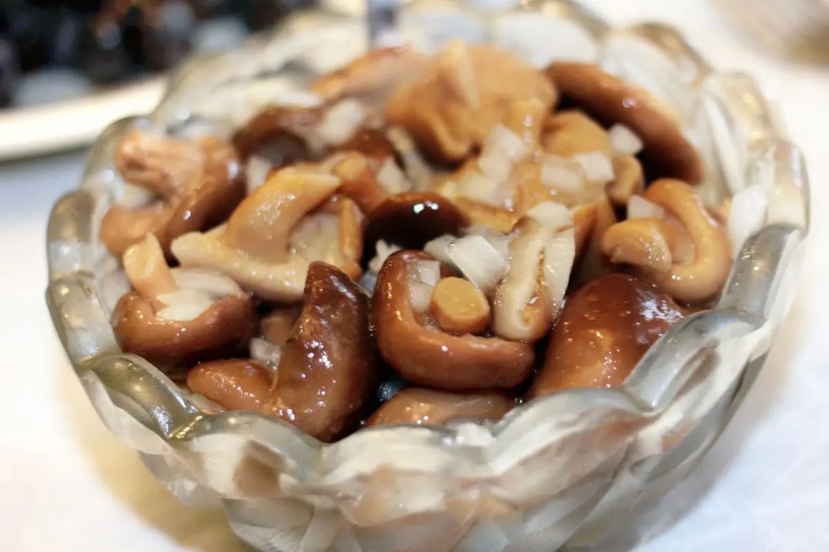 Неповторимые грибы в кисло-сладком маринаде по-польски