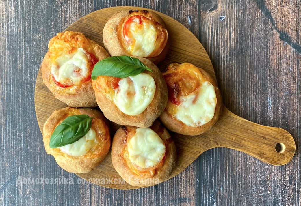 Как приготовить булочки а-ля пиццы на бездрожжевом тесте