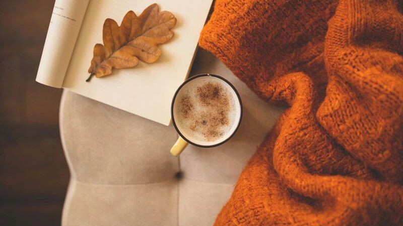 Что пить осенью: идеальные напитки для здоровья и чего следует избегать