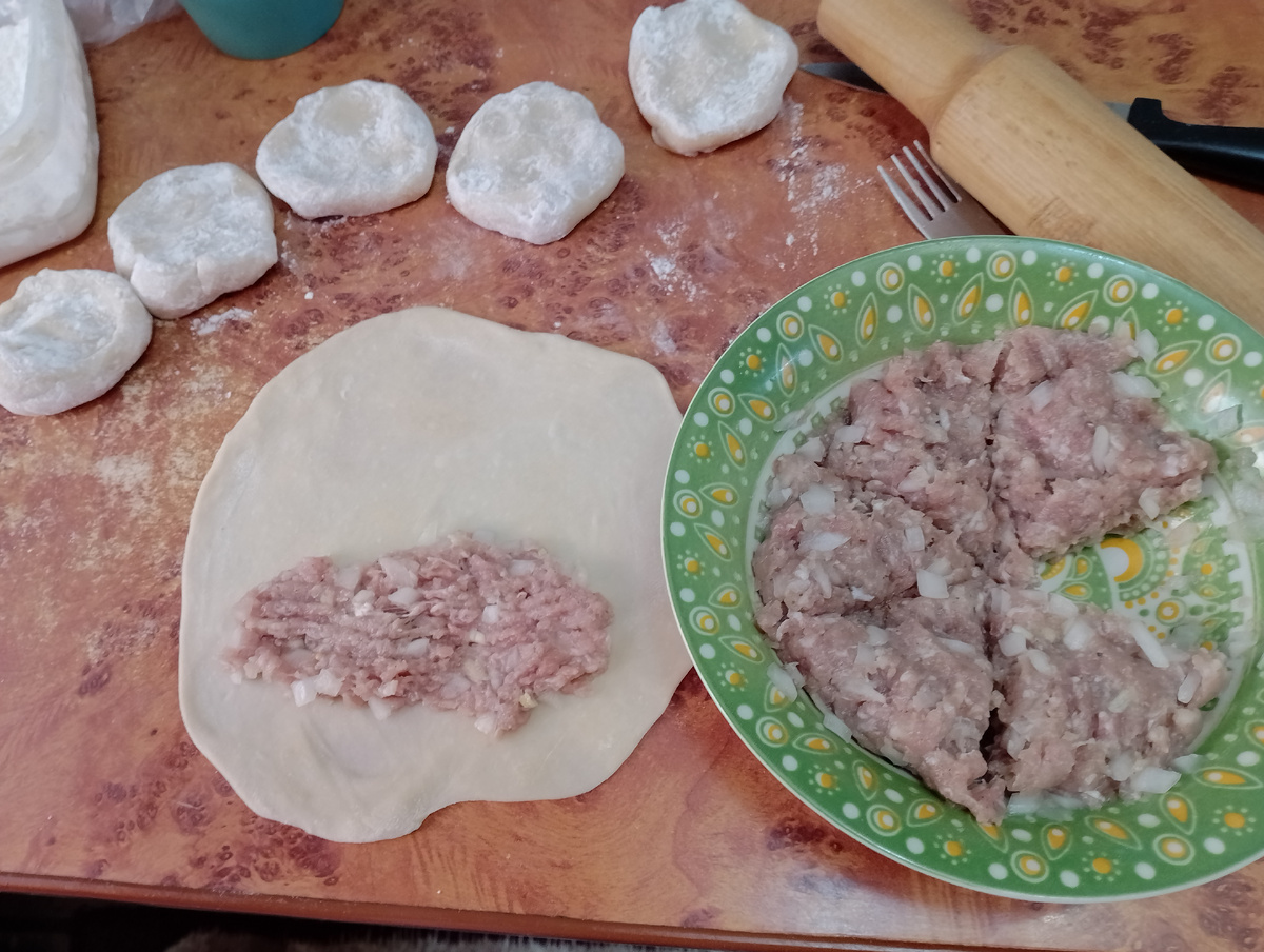 Непревзойденные чебуреки: секреты идеального теста и сочной начинки