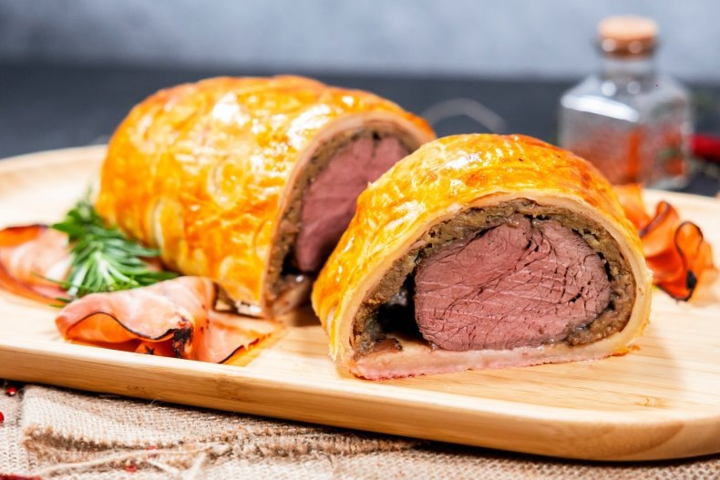 Как приготовить говядину Веллингтон: пошаговый рецепт с прошутто и шампиньонами