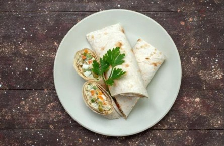 Сочные рулетики из лаваша: быстрое и вкусное решение для любого стола