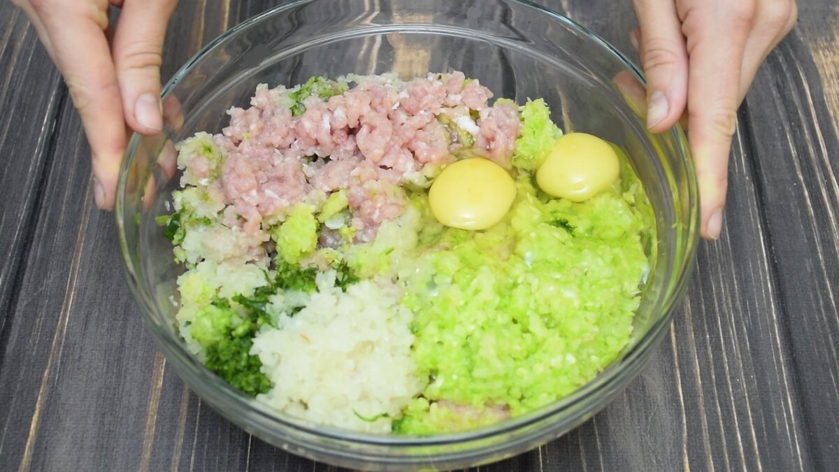 Нежные котлеты из кабачков и фарша: простой и вкусный рецепт