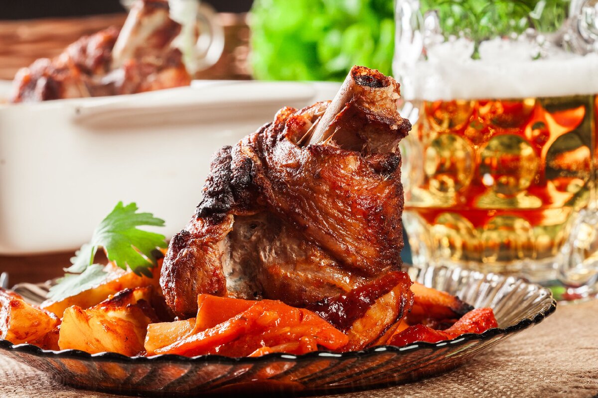 Необычный рецепт: рулька, запеченная в пиве