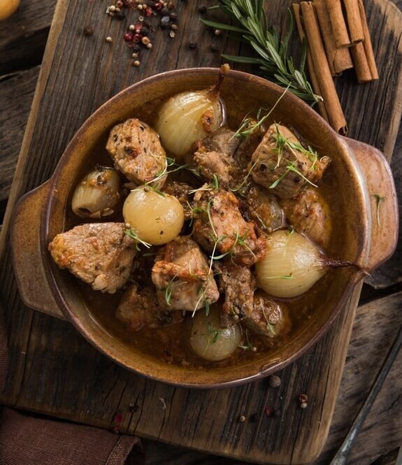 Тушеное мясо по-гречески