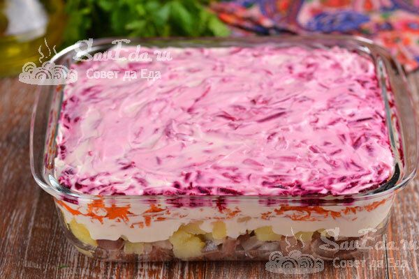 Неповторимый вкус селедки под шубой: как запечь овощи для идеального салата