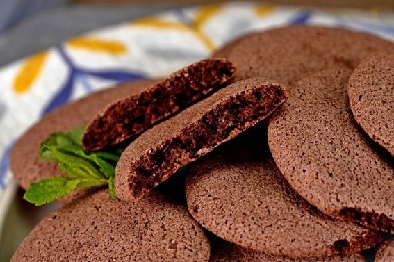 Нежное безе: шоколадно-кофейное лакомство с фундуком