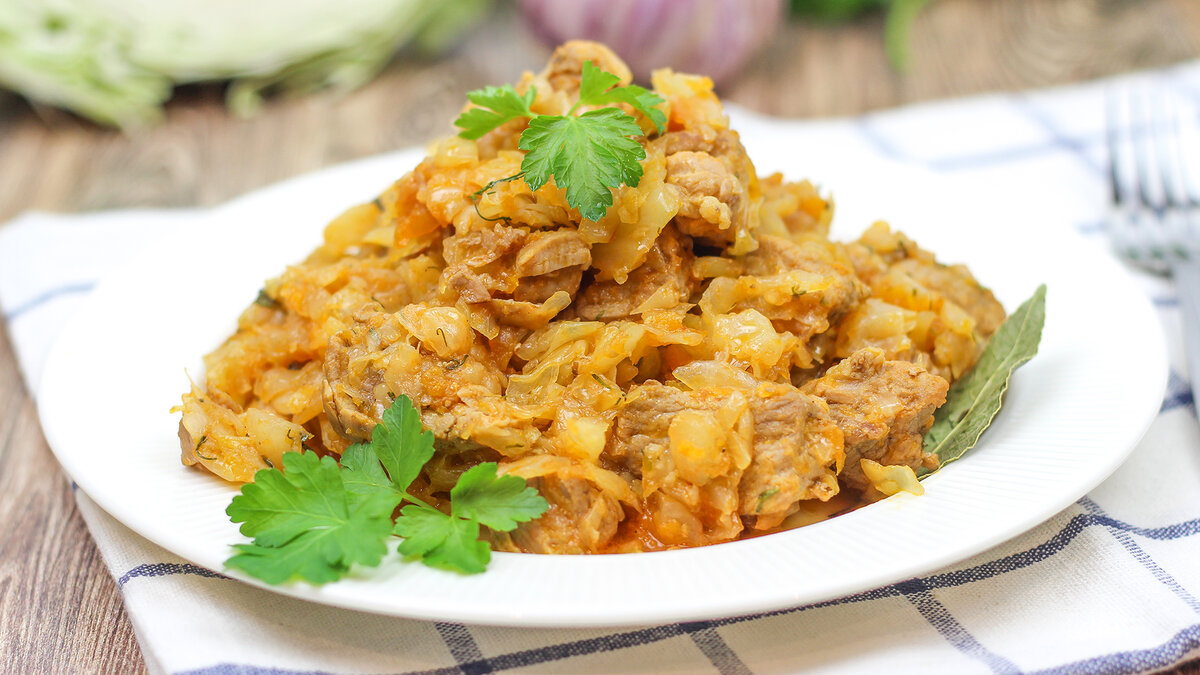 Непревзойденная тушеная капуста с мясом: пошаговый рецепт