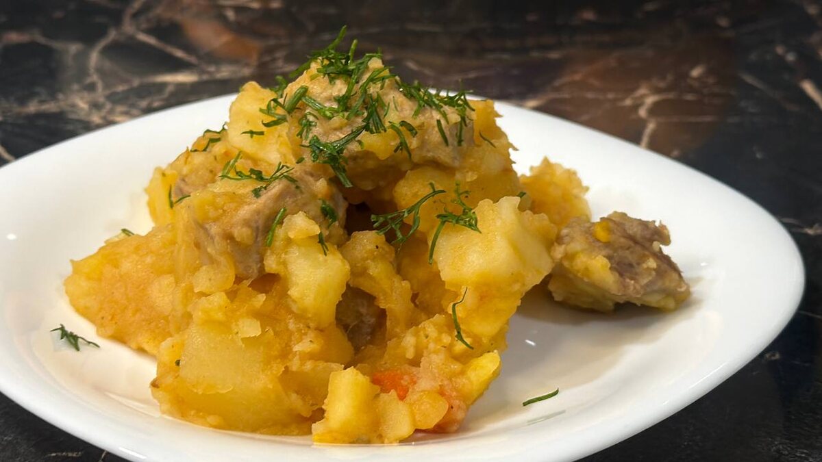 Нежный тушеный картофель с мясом