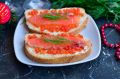 Королевские бутерброды с семгой и красной икрой для любого торжества