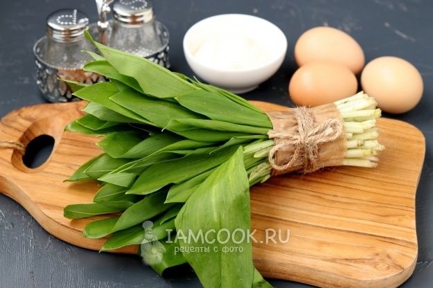 Почему черемша должна оказаться в вашем весеннем салате: полезные свойства и простой рецепт