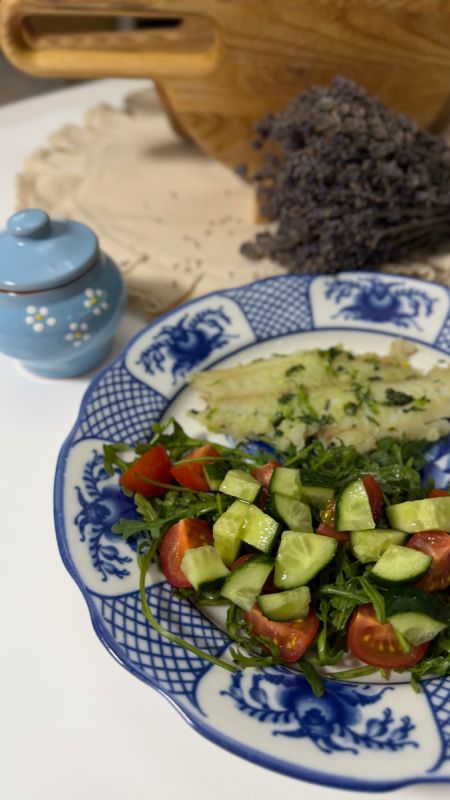 Нежная рыба в ярком зеленом соусе для праздничного стола