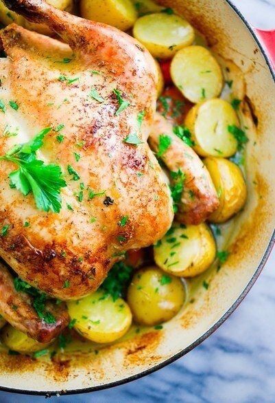 Изысканная запеченная курица с картошкой для любого праздника