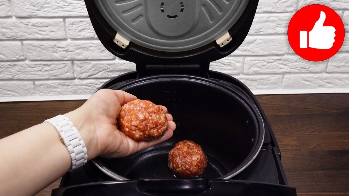 Тефтели в сметанном соусе: легко и вкусно