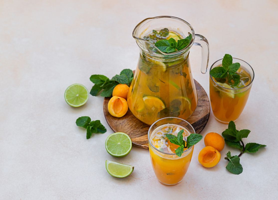 Абрикосовый мохито: наслаждение свежестью под солнцем