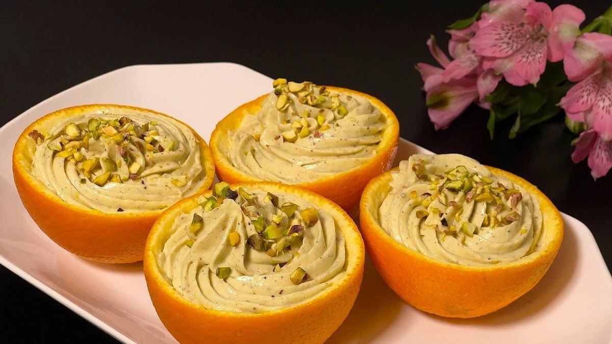 Изысканный десерт в апельсиновых чашечках