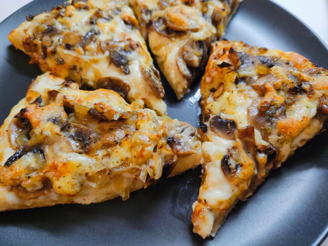 Пицца с жюльеном: новая жизнь классического вкуса