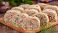 Закусочные рулеты с крабовыми палочками и сыром: простой и вкусный рецепт