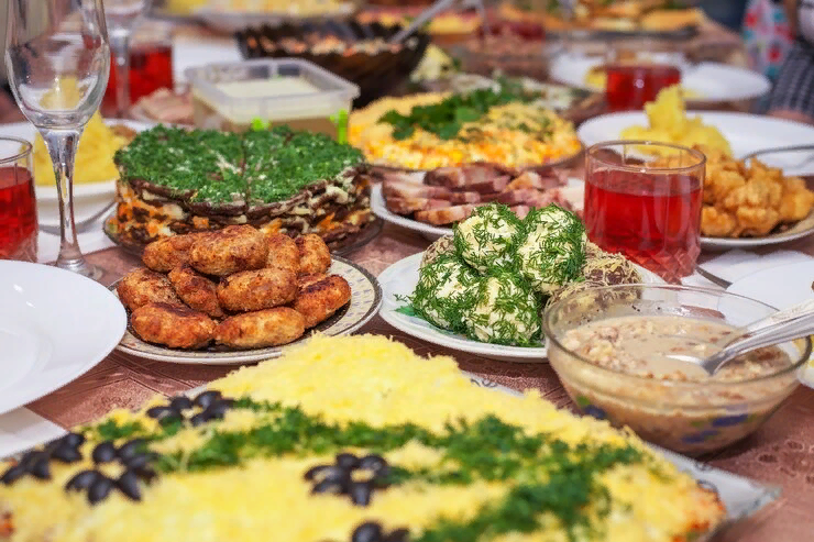 Накрытый стол как индикатор финансового положения