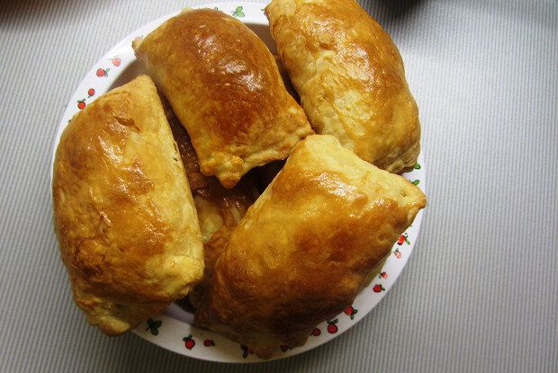 Нежные слойки с сыром: готовим вкусно и быстро