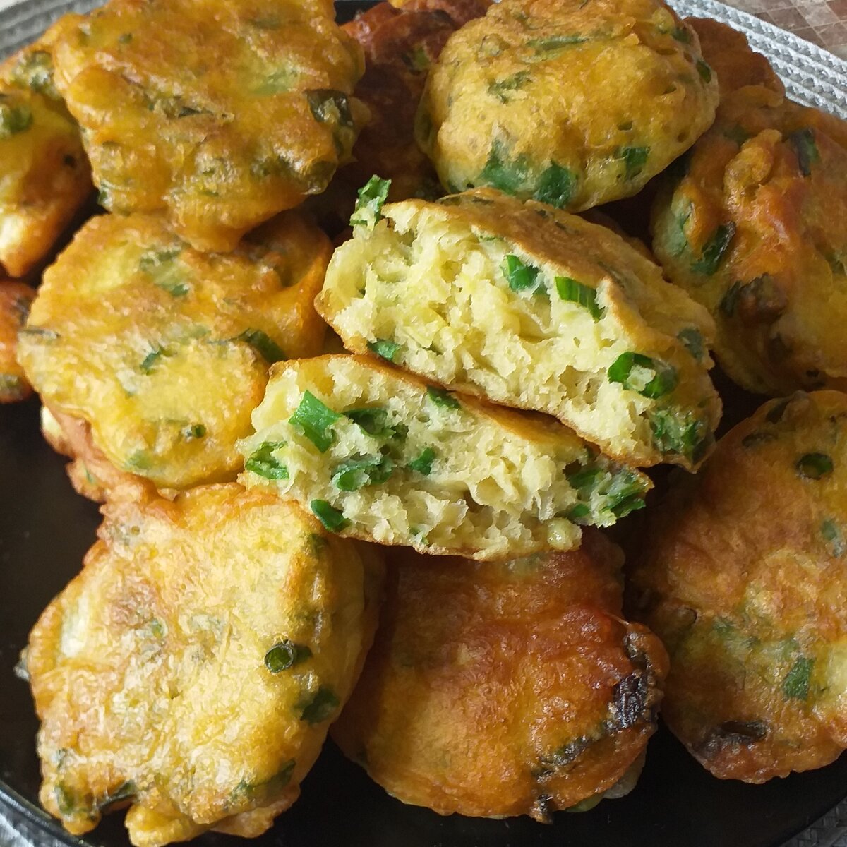 Пончики с зелёным луком: быстро и вкусно