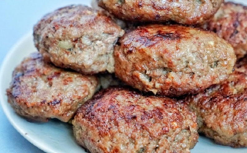 Как приготовить сочные котлеты из простых ингредиентов: секреты и рекомендации