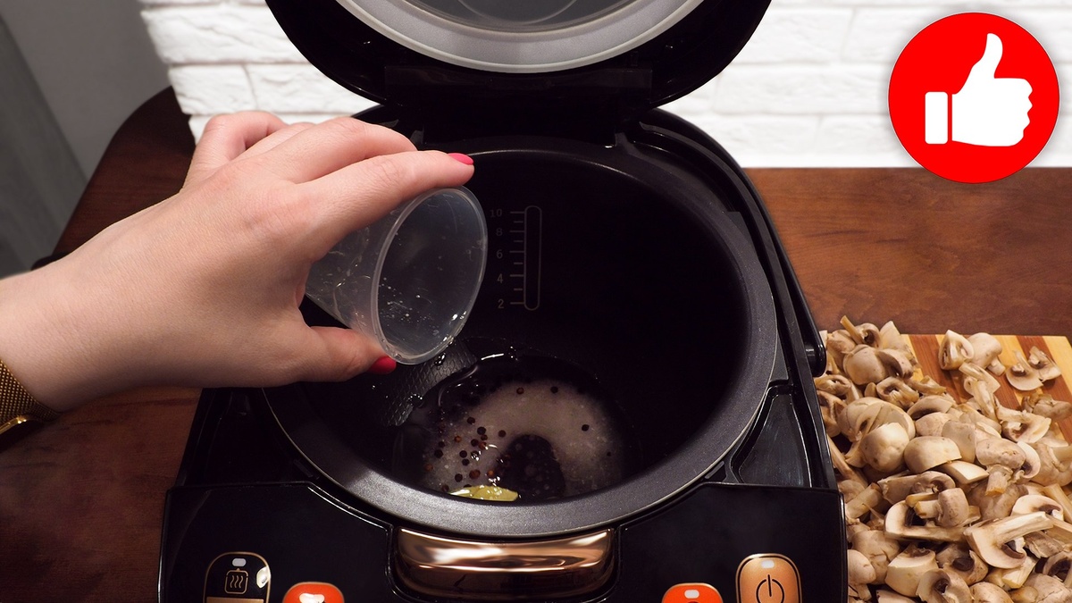 Невероятно простая закуска: маринованные шампиньоны в мультиварке