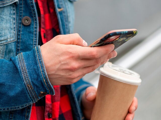 Курьеры Москвы: кофе и вафельные трубочки в меню для быстрой доставки