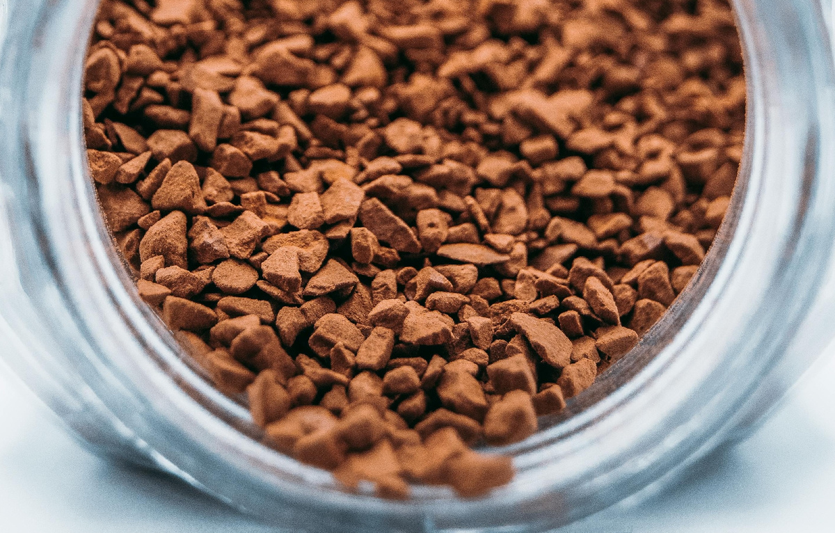 Как сохранить аромат растворимого кофе: важные советы