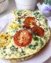 Пышный омлет с помидорами и зеленью