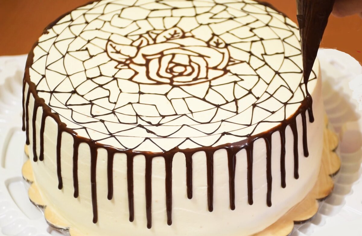 Шоколадная глазурь для торта: секреты создания подтекающего шедевра