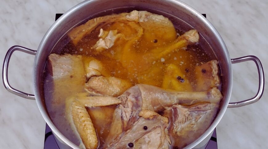 Холодец по-новому: идеи для праздничного стола без желатина