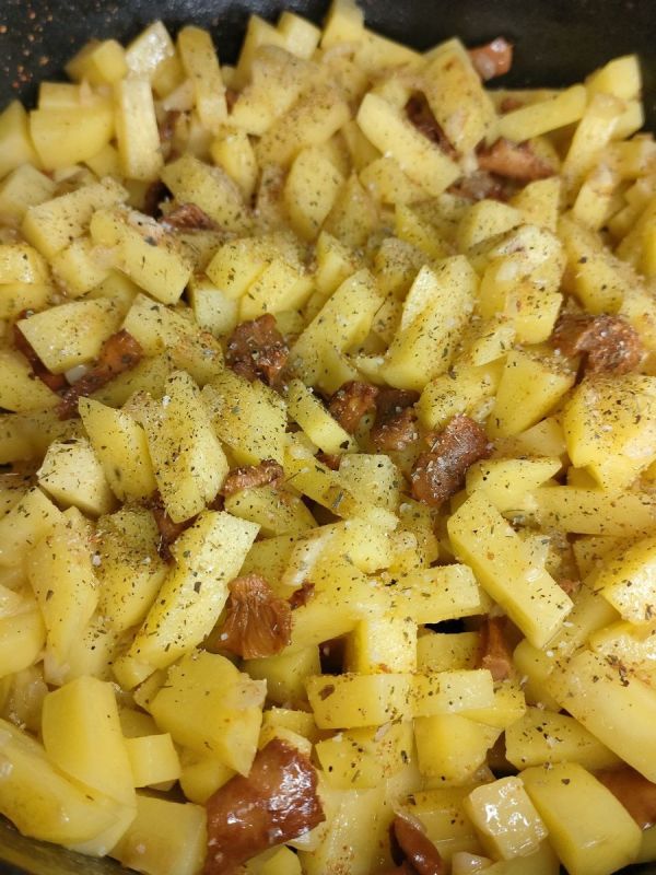 Как приготовить картошку с лисичками: простой рецепт для гурманов