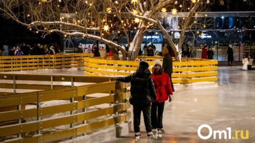 Зимняя сказка в Омске: каток у СКК Блинова превращает город в зимний курорт