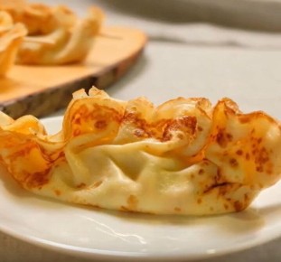 Блинчики на шпажках: оригинальная подача для вашего стола