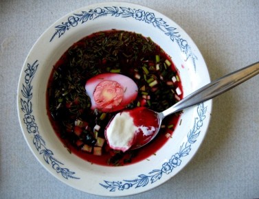 Как приготовить идеальный свекольник: секреты летнего холодного супа