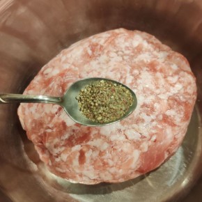 Нежные тефтельки в ароматном томатном соусе