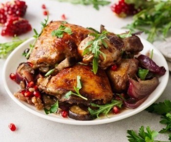 Курица с гранатовым соусом: изысканный вкус для вашего стола