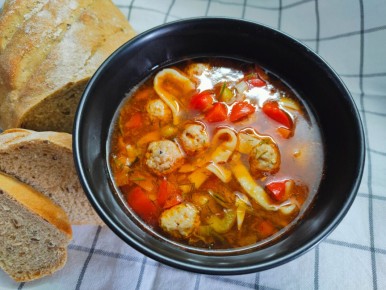 Душистый узбекский суп угра гужа: вкус лета на вашей кухне