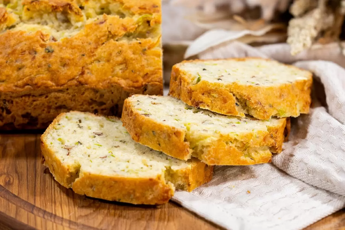 Пеките здоровый хлеб с миндалем и прованскими травами: простой рецепт для гурманов