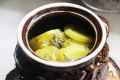 Запеченный картофель в сметане: простой и вкусный рецепт в горшочках
