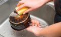 Секрет быстрой очистки пригоревшей каши с помощью соли