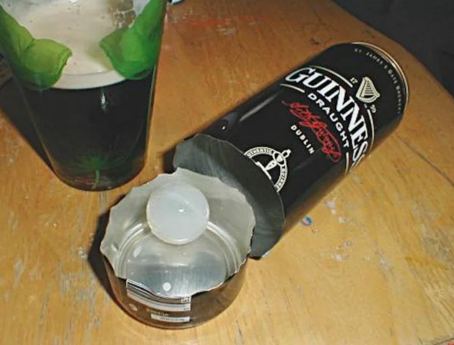 Маленький секрет банки Guinness: зачем нужен шарик внутри?